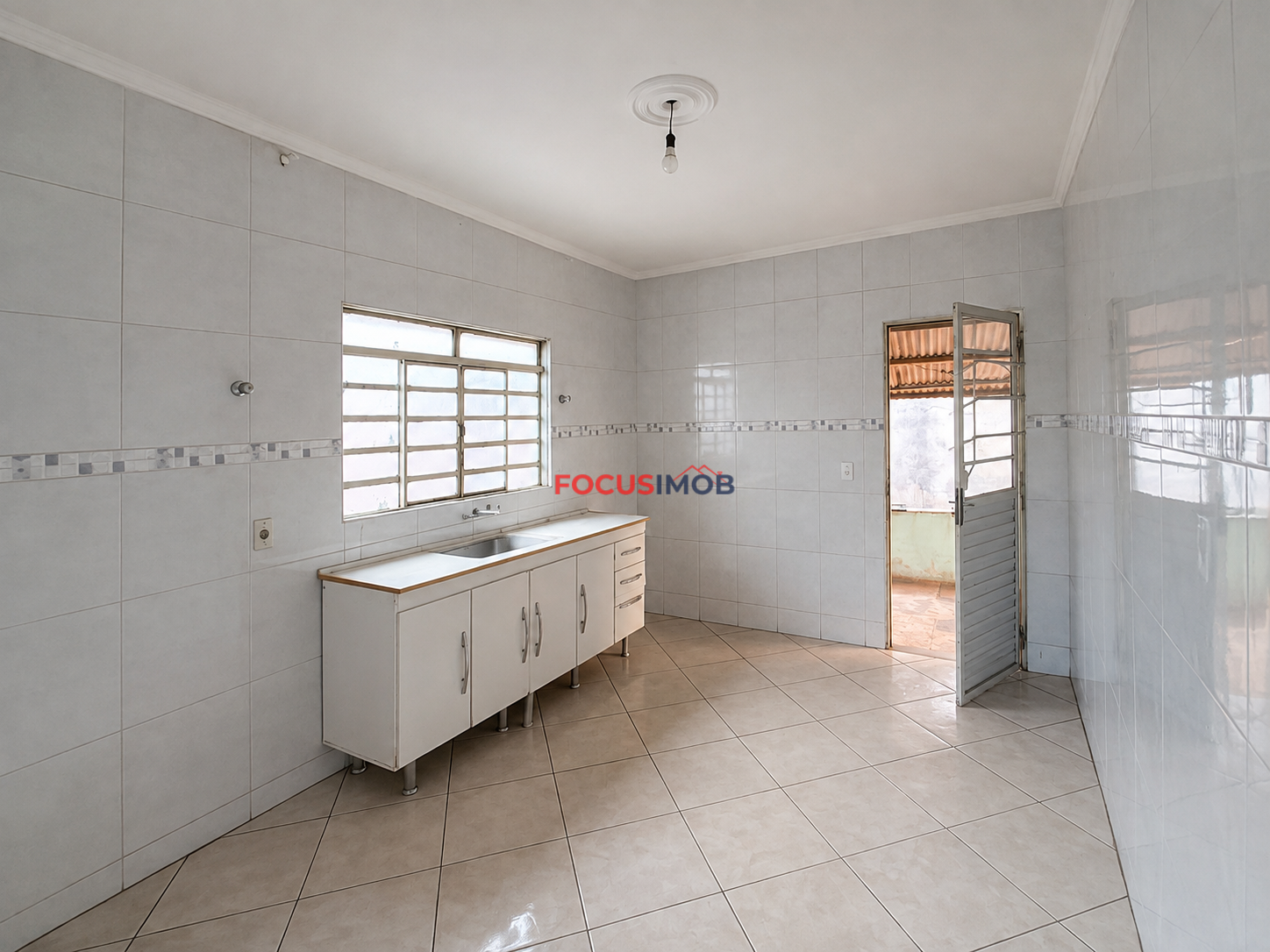 CASA À VENDA CHAPARRAL COM DOIS DORMITÓRIOS