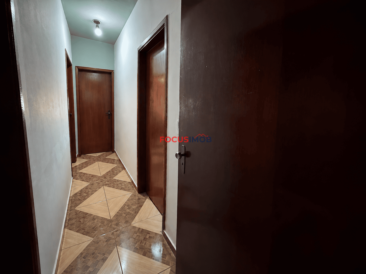 Casa com 3 Quartos, Closet e Garagem para 3 Carros – Jardim Itacolomy