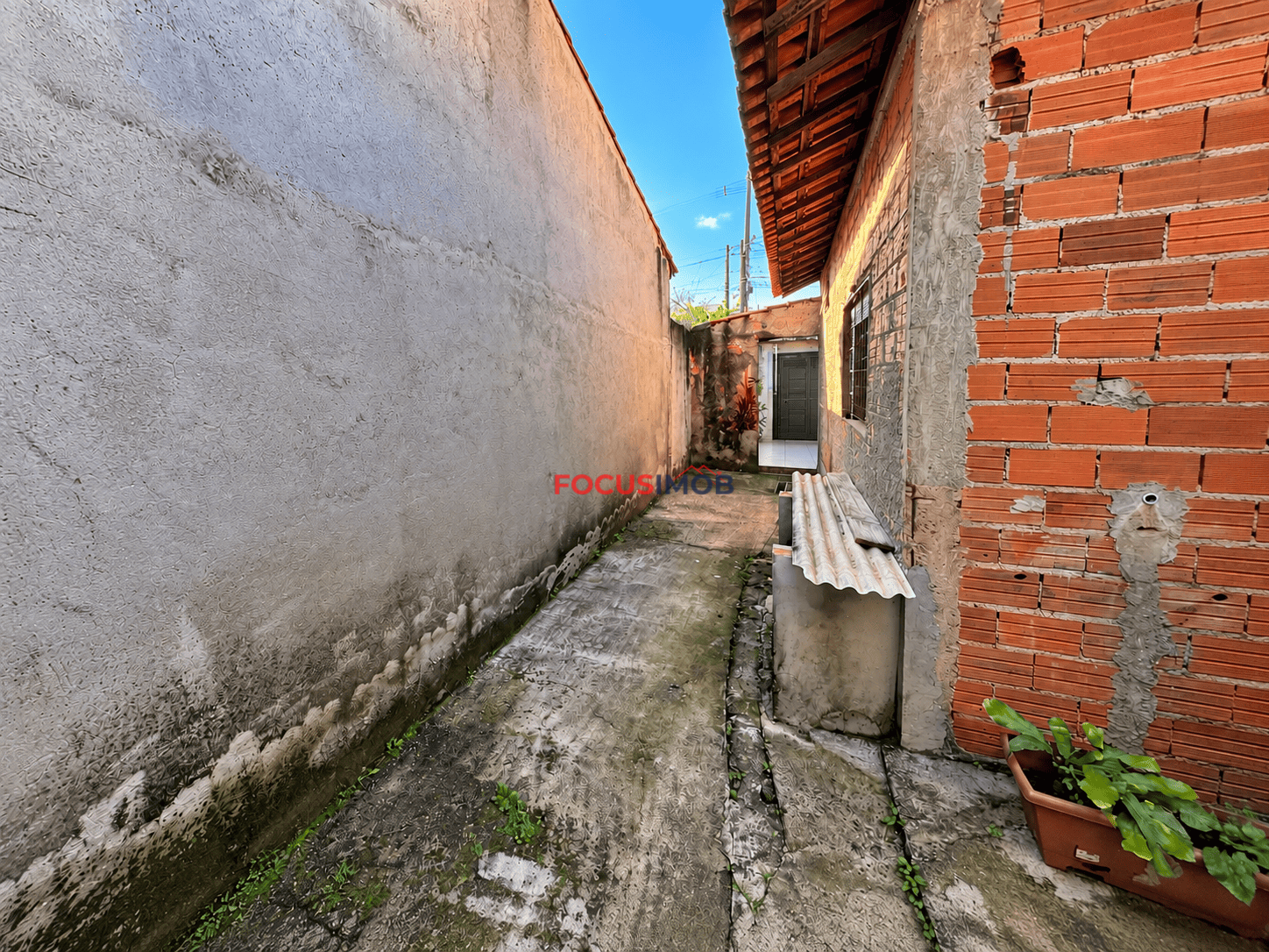 Casa à Venda no Jardim Canaã II – 2 Dormitórios, Quintal e Garagem com Portão Automático – Mogi Guaçu/SP