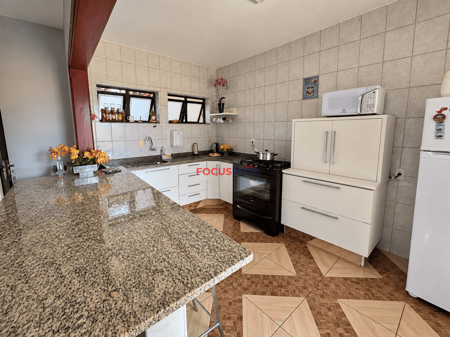 Casa com 3 Quartos, Closet e Garagem para 3 Carros – Jardim Itacolomy