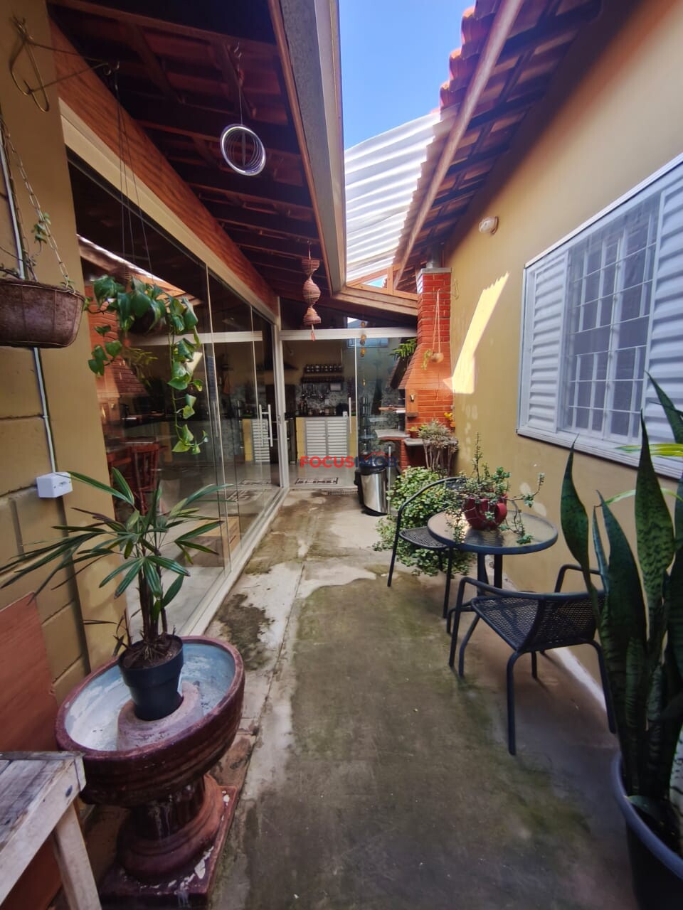 CASA  NO CONDOMÍNIO DR. FALSETTI – MOGI GUAÇU/SP- 3 DORMITÓRIOS