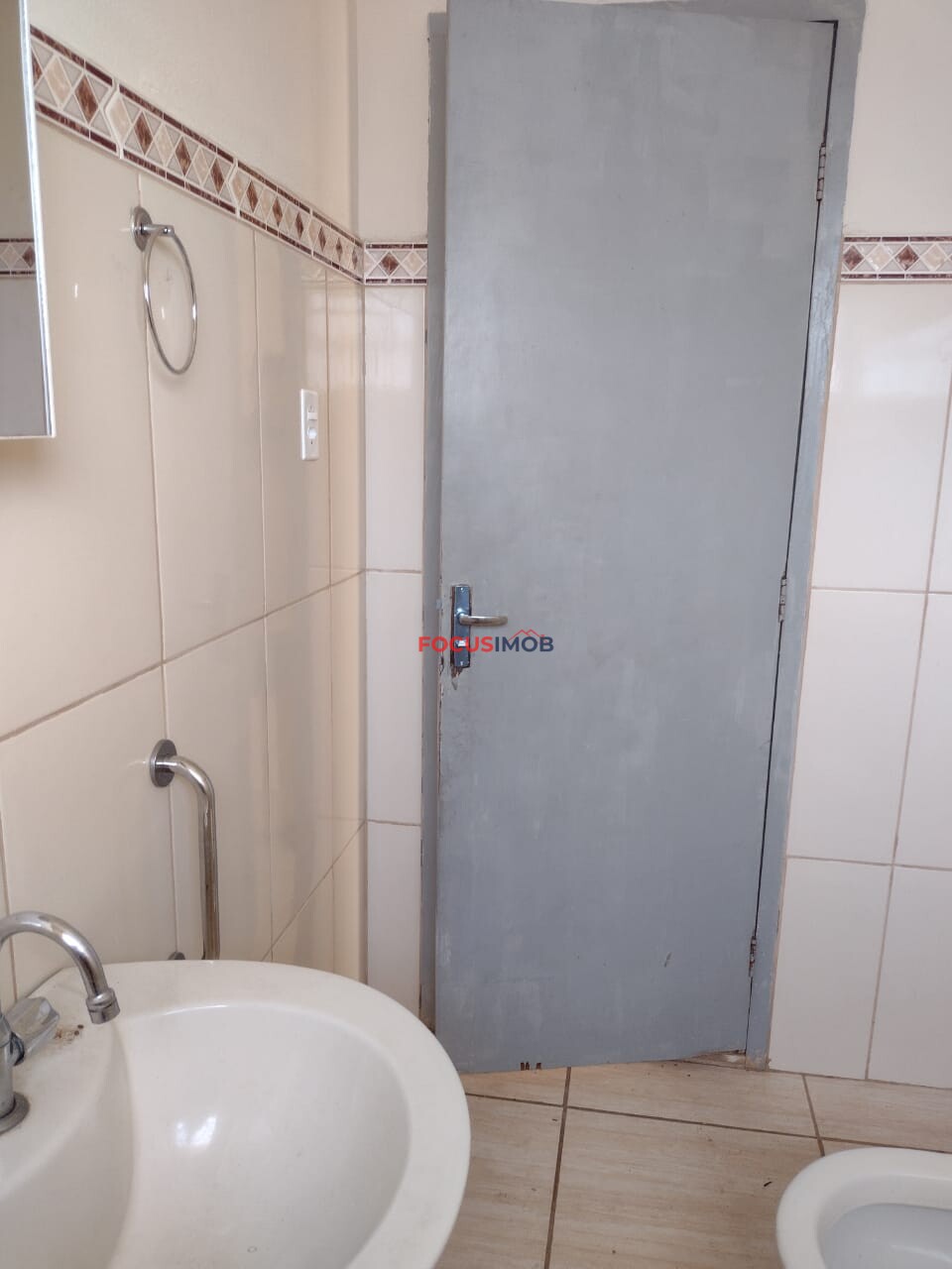 Casa na Vila São Carlos -Mogi Guaçu com edícula .