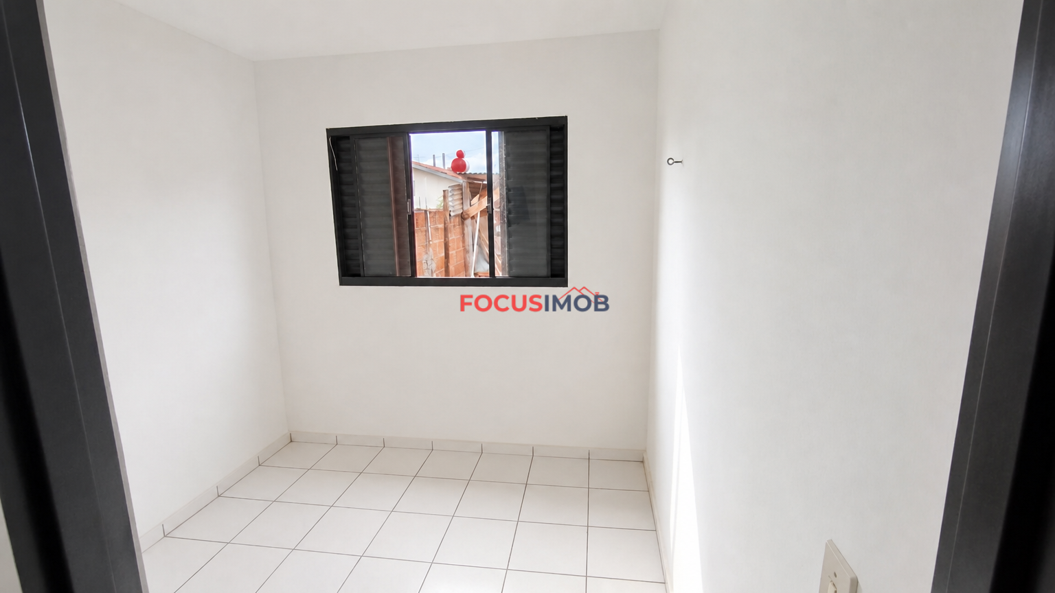 Casa de dois dormitórios à venda