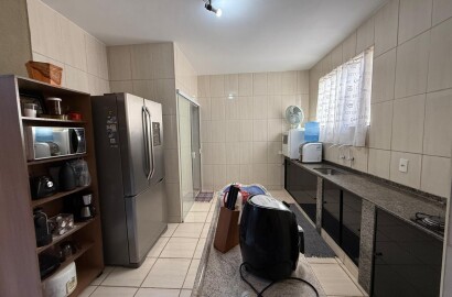 CASA À VENDA COM ÁREA GOURMET E PISCINA ACERTA PERMUTA EM CHACARA