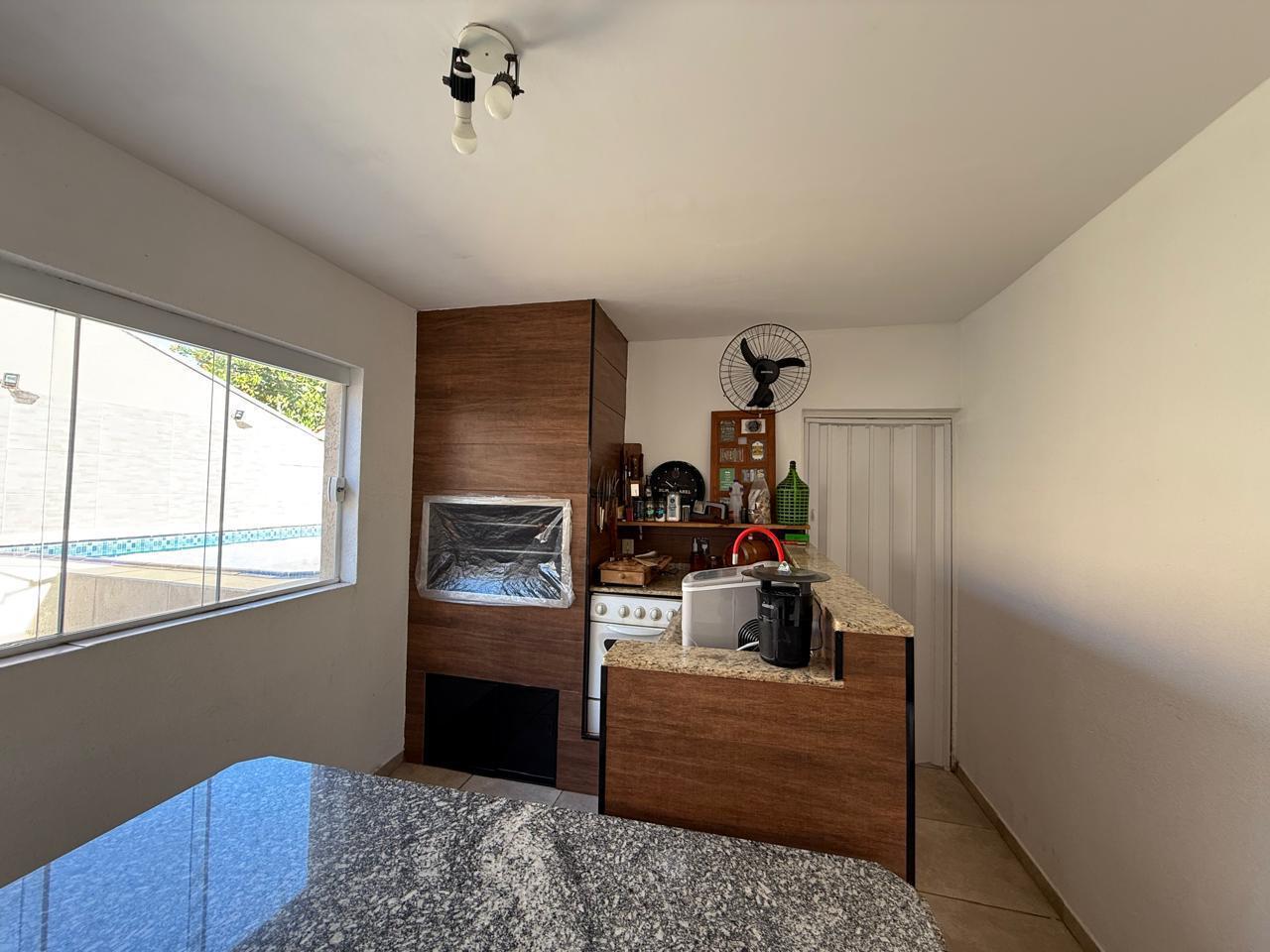 CASA À VENDA COM ÁREA GOURMET E PISCINA ACERTA PERMUTA EM CHACARA