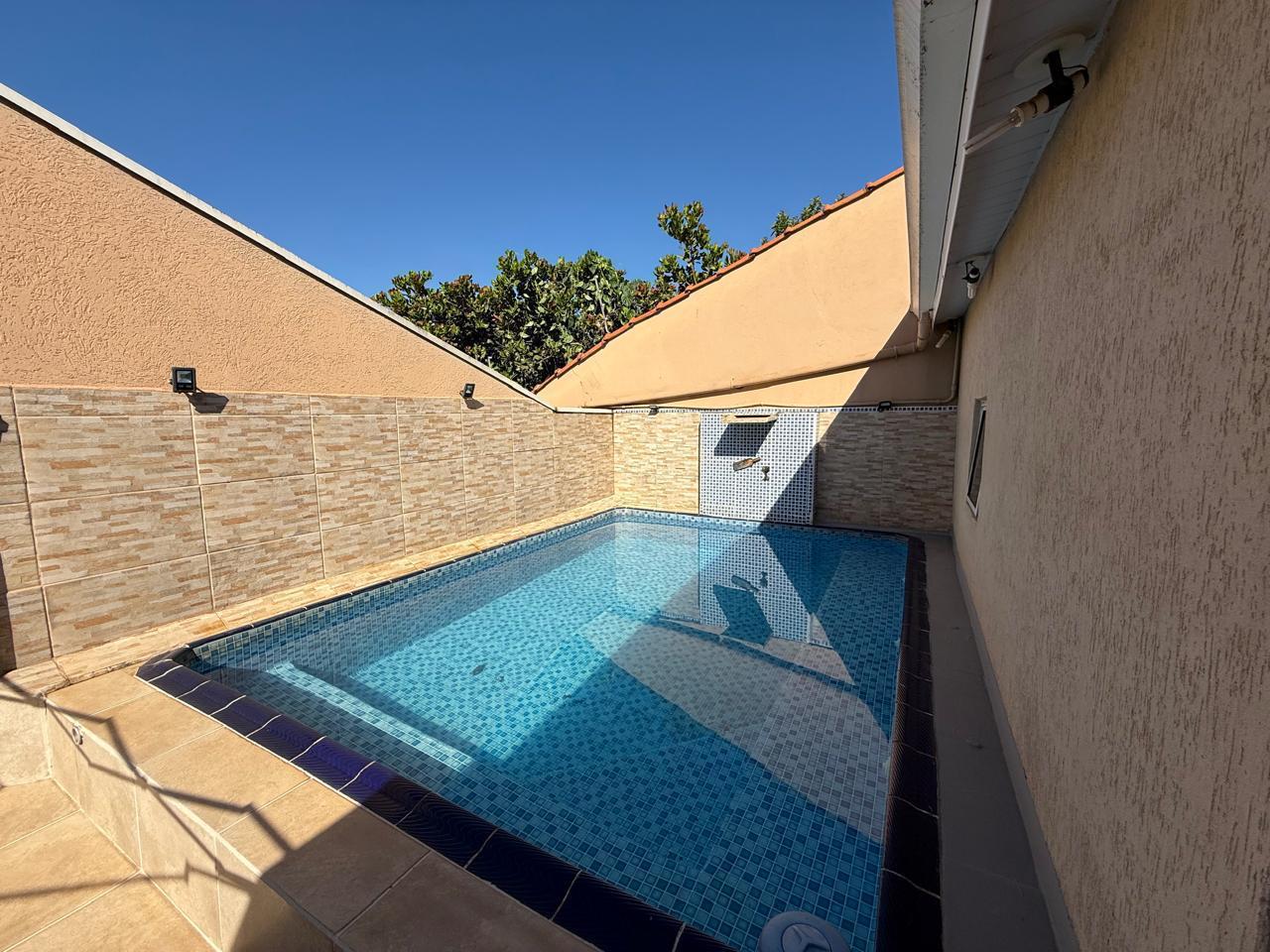 CASA À VENDA COM ÁREA GOURMET E PISCINA ACERTA PERMUTA EM CHACARA
