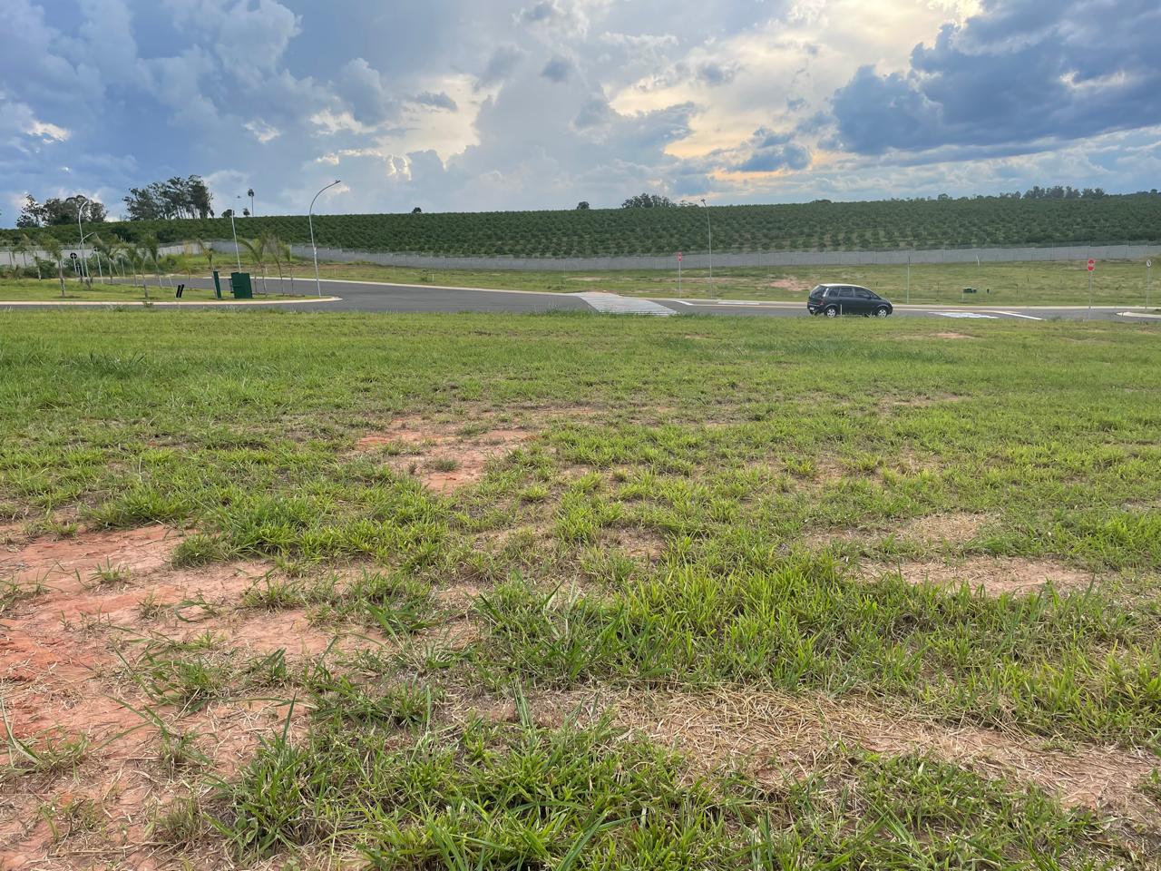TERRENO NO CONDOMINIO RESIDENCIAL FLOR D`ALDEIA MOGI MIRIM ACEITA PERMUTA CARRO E UMA PARTE EM DINHEIRO