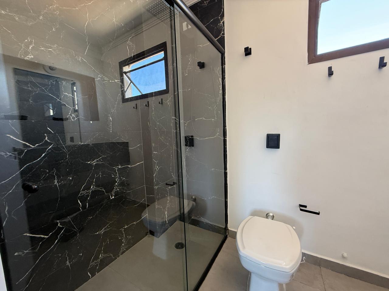 APARTAMENTO NA PRAIA ENSEADA GUARUJA À VENDA ACEITA PERMUTA COM CHÁCARA.