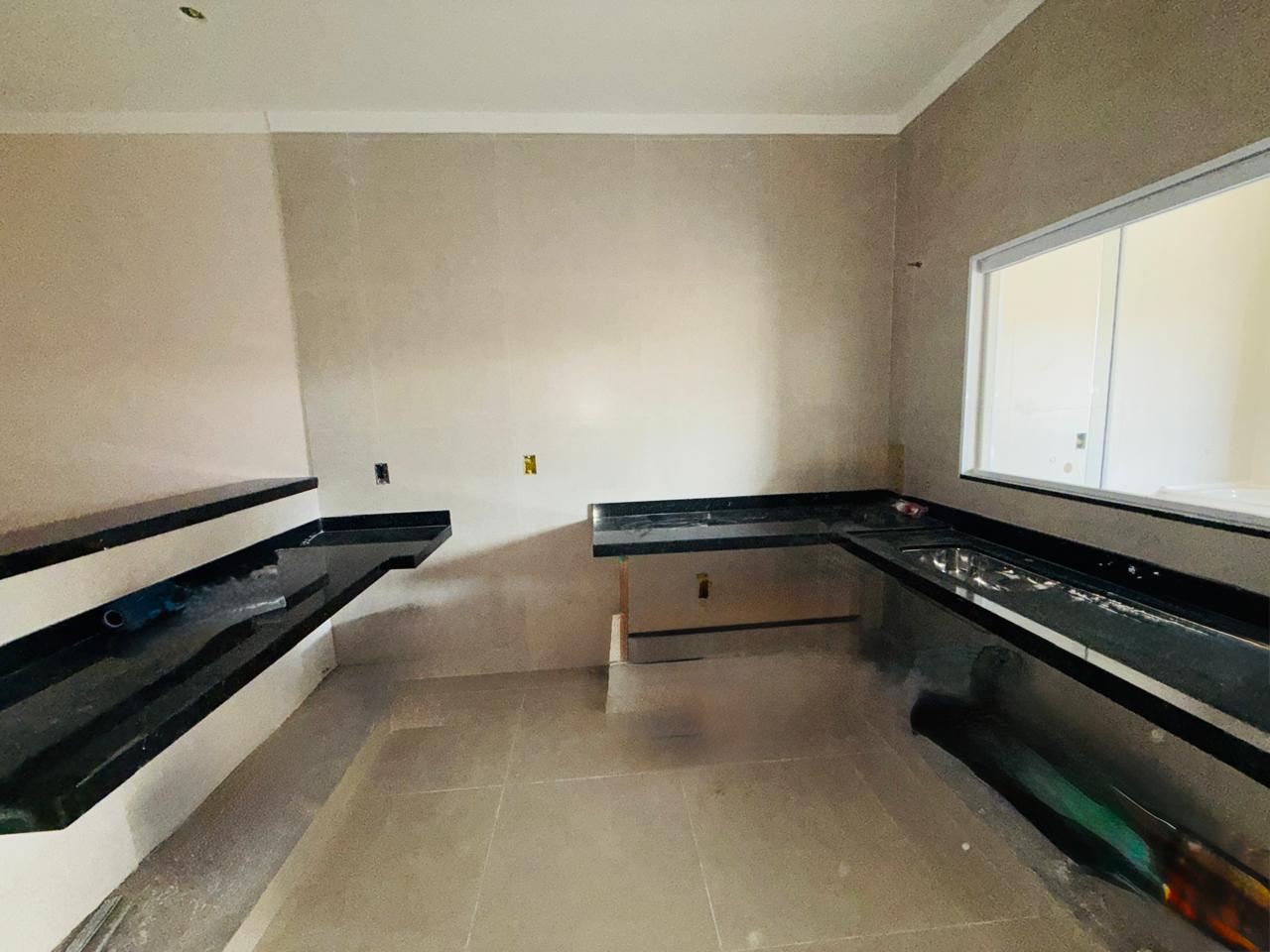 CASA À VENDA CONDOMÍNIO TERRAS DA CACHOEIRA ESTUDA POSSIBILIDADE DE PERMUTA EM APARTAMENTO.