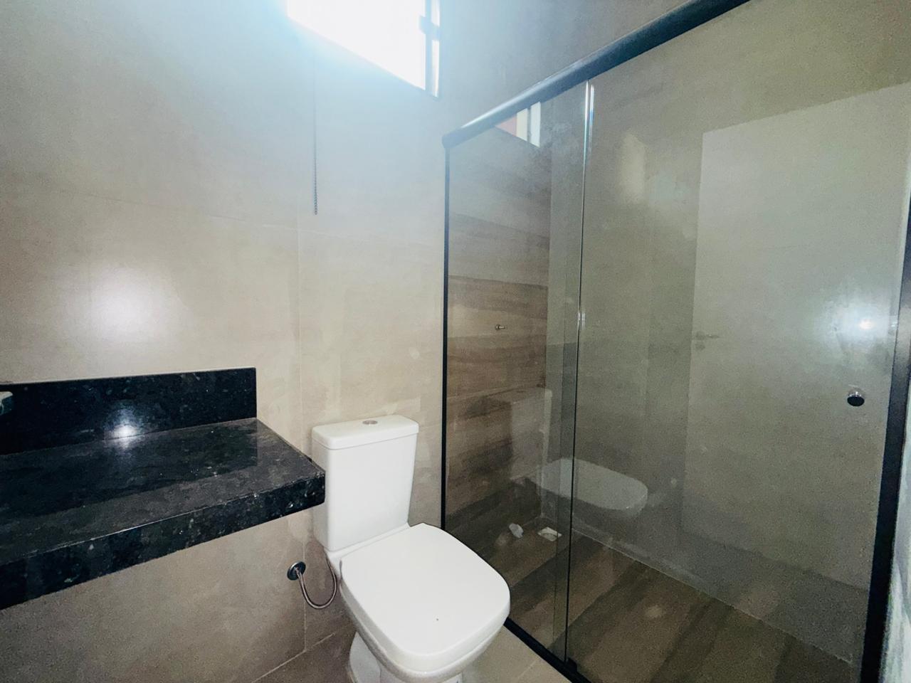 CASA À VENDA CONDOMÍNIO TERRAS DA CACHOEIRA ESTUDA POSSIBILIDADE DE PERMUTA EM APARTAMENTO.