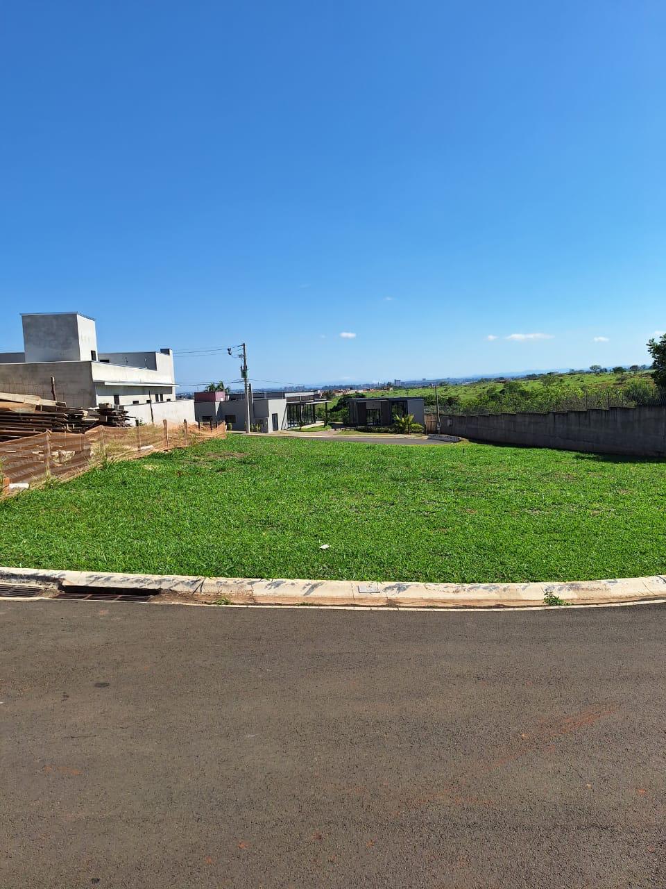 TERRENO À VENDA NO MORRO VERMELHO 2