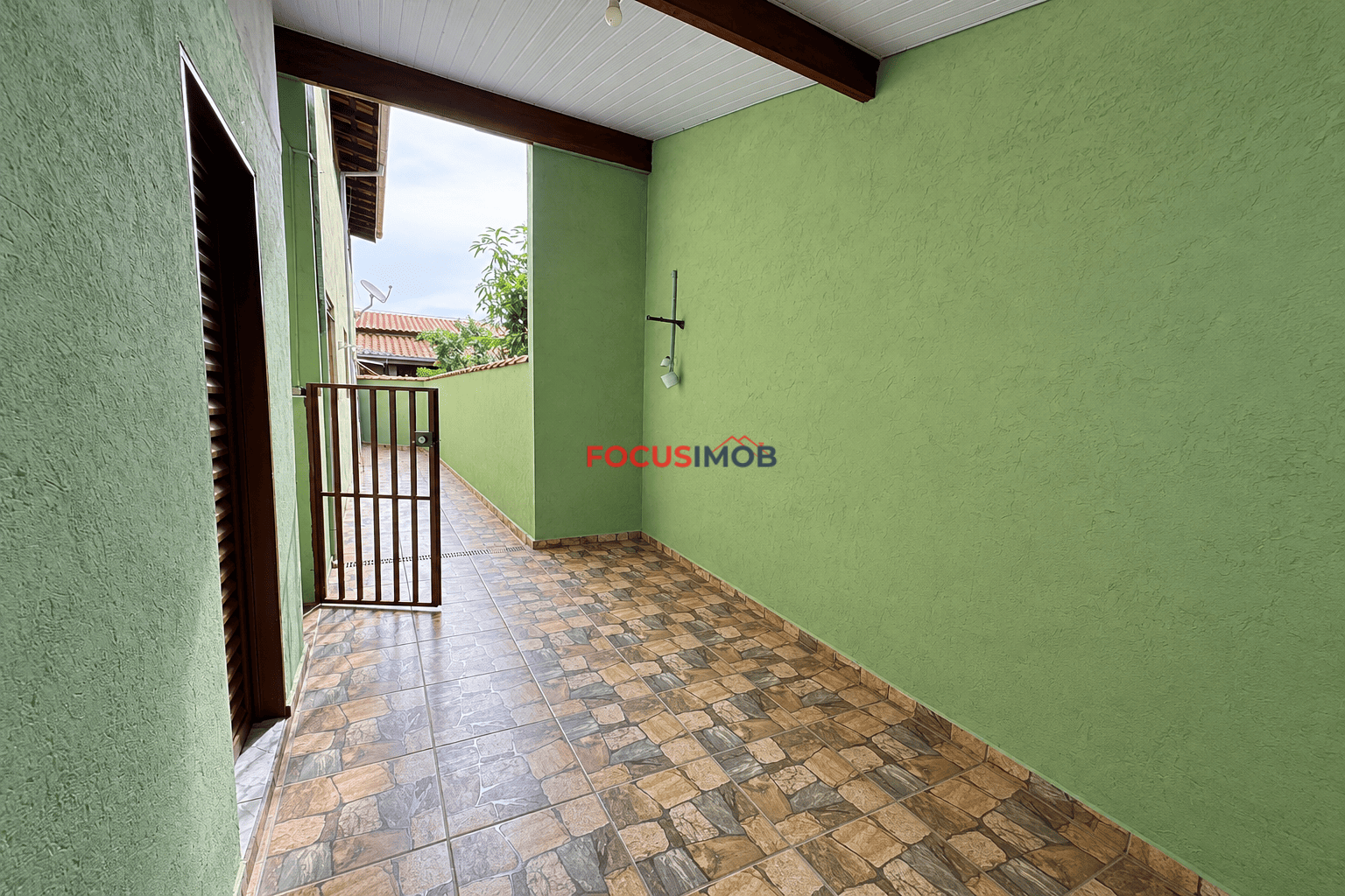 Excelente oportunidade duas casas independentes, ideal para investidores.
