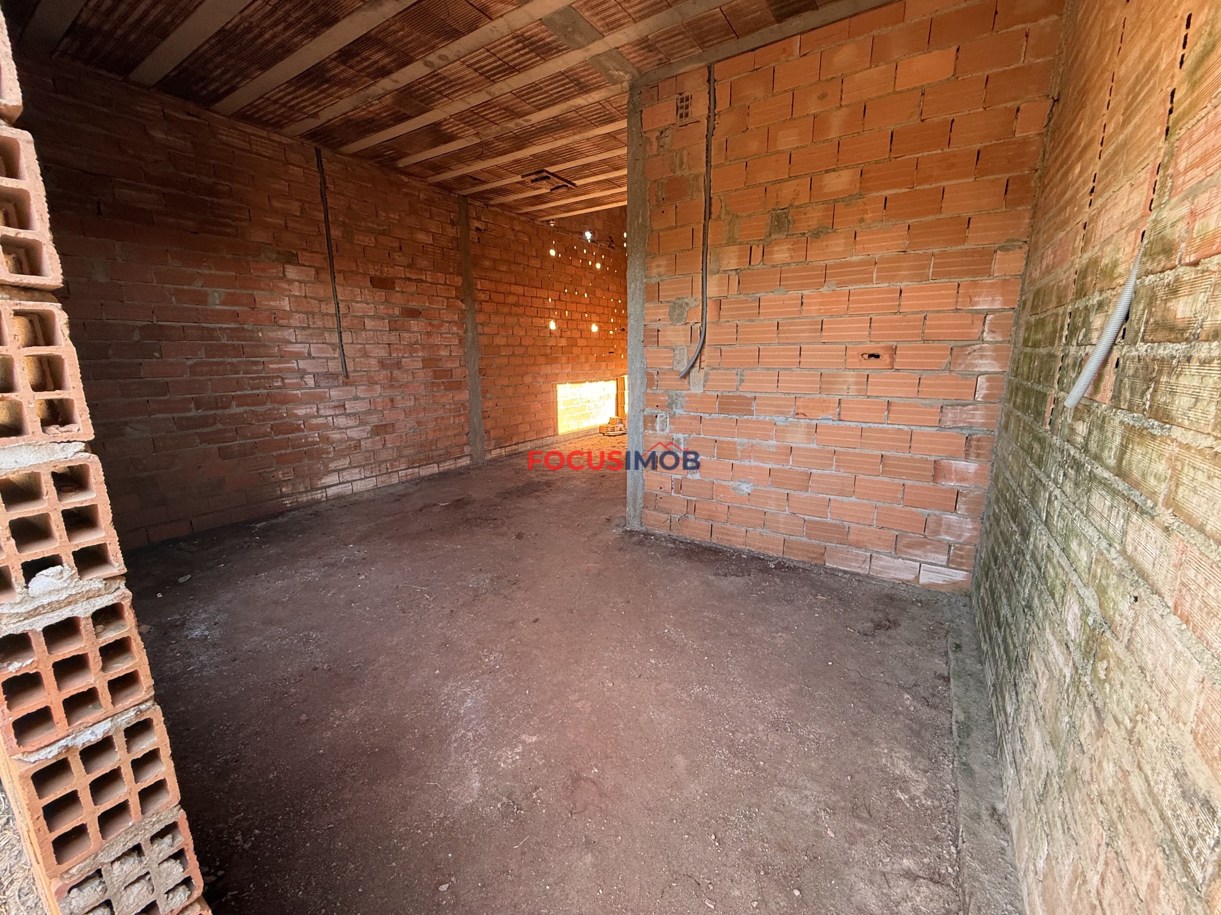 VENDE-SE – DUAS CASAS EM CONSTRUÇÃO NO MESMO TERRENO | BAIRRO SAKAIDA – MOGI GUAÇU/SP
