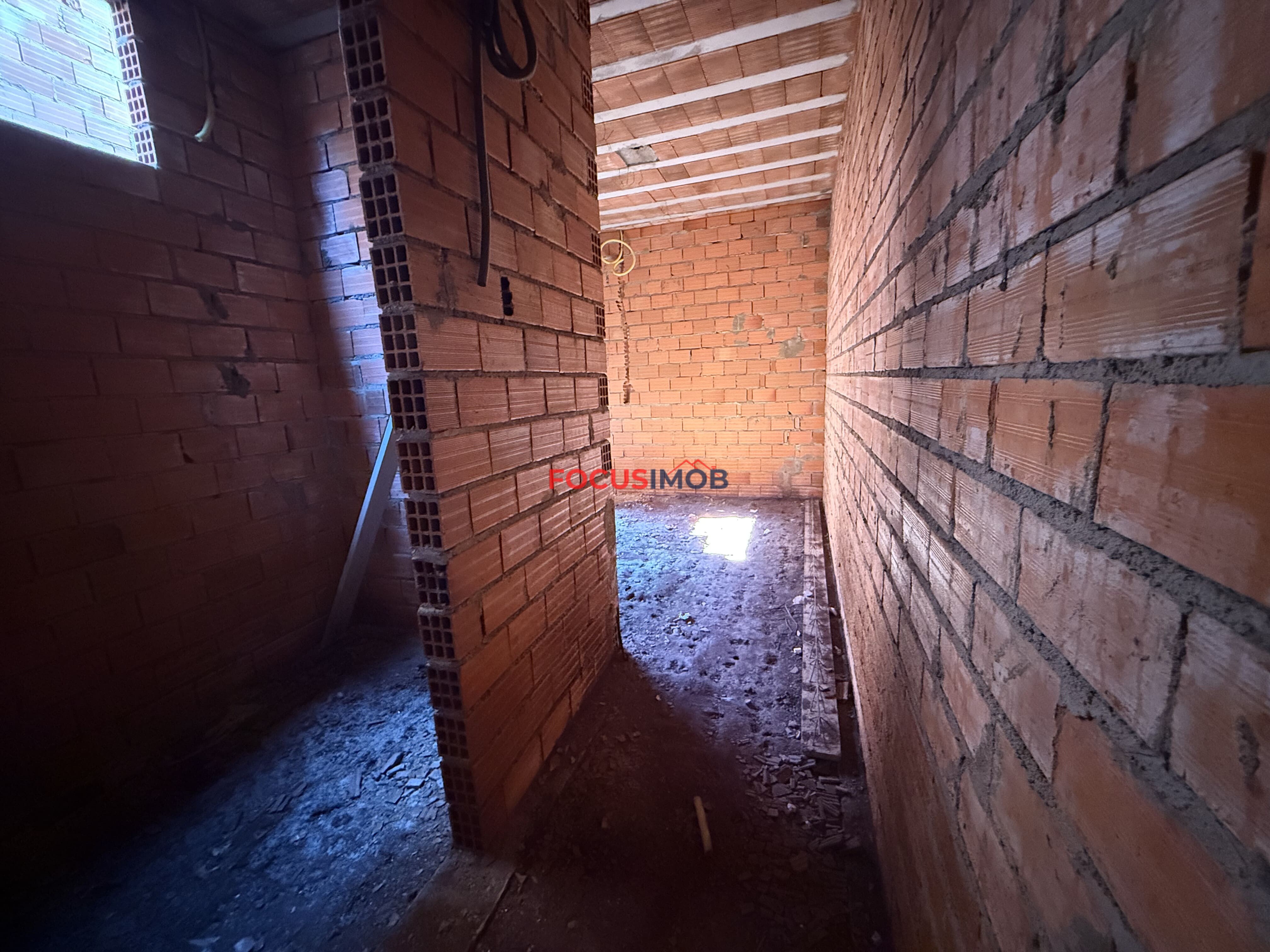 VENDE-SE – DUAS CASAS EM CONSTRUÇÃO NO MESMO TERRENO | BAIRRO SAKAIDA – MOGI GUAÇU/SP