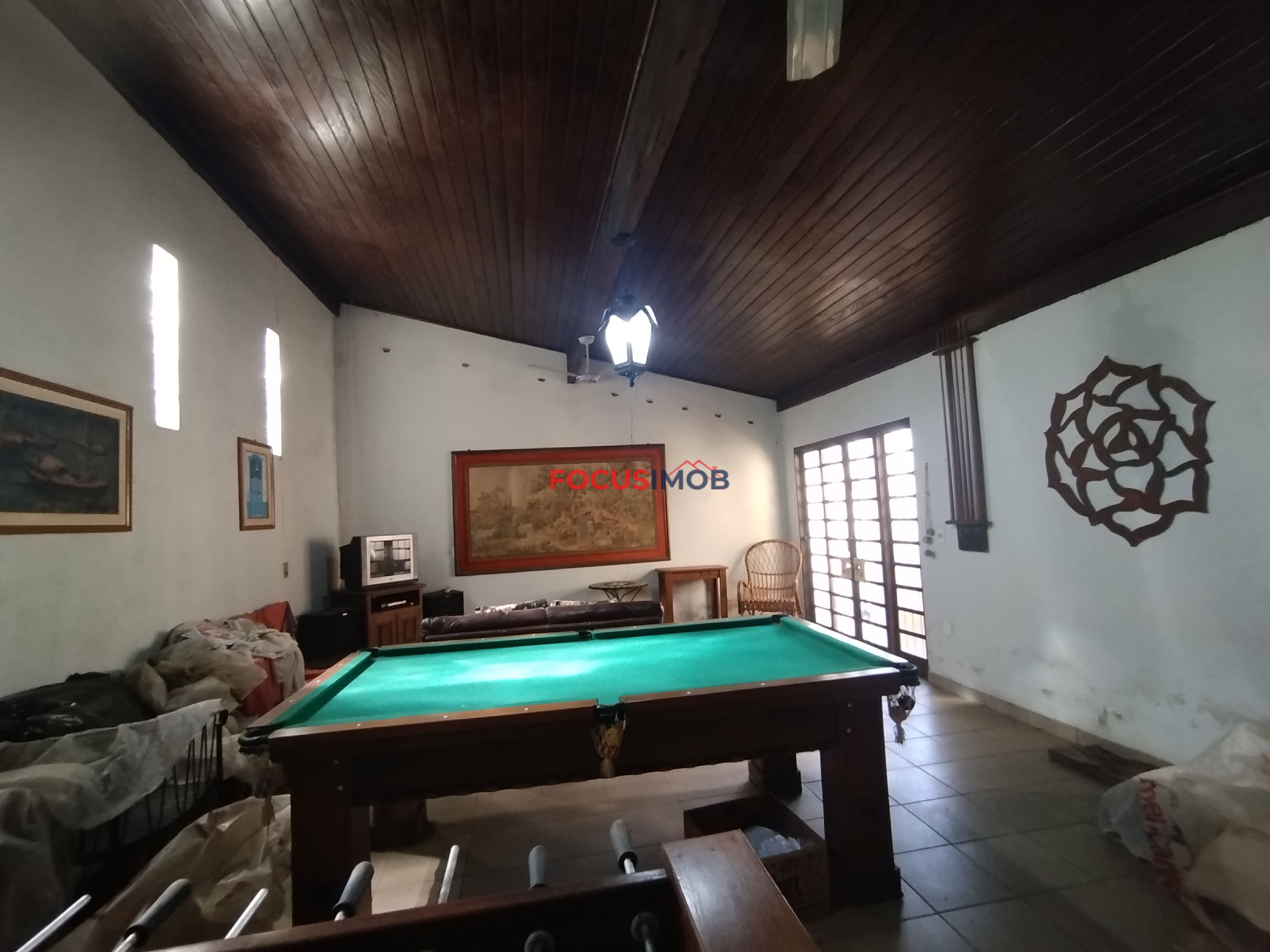 Sítio com casa colonial em excelente localização