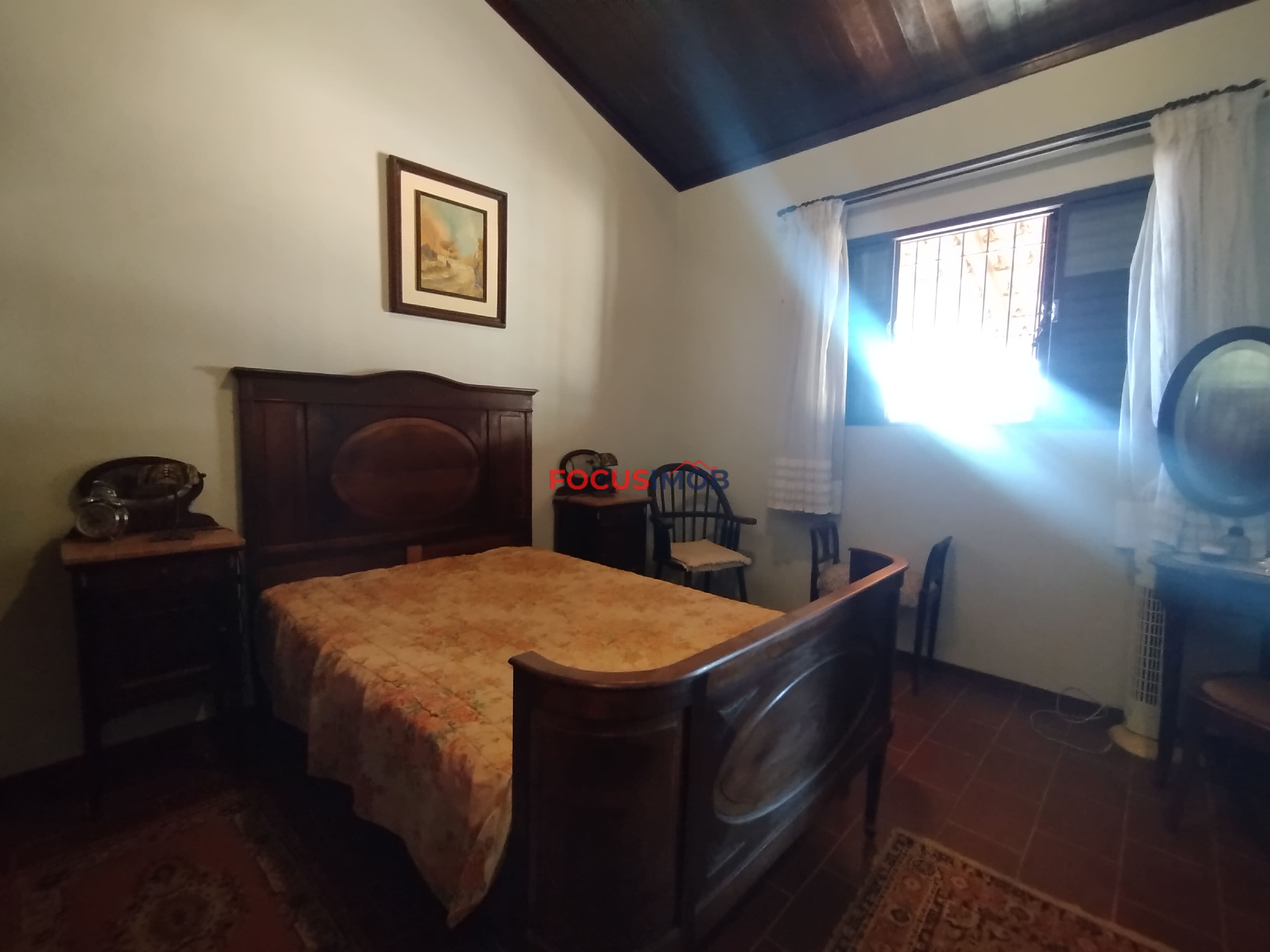 Sítio com casa colonial em excelente localização