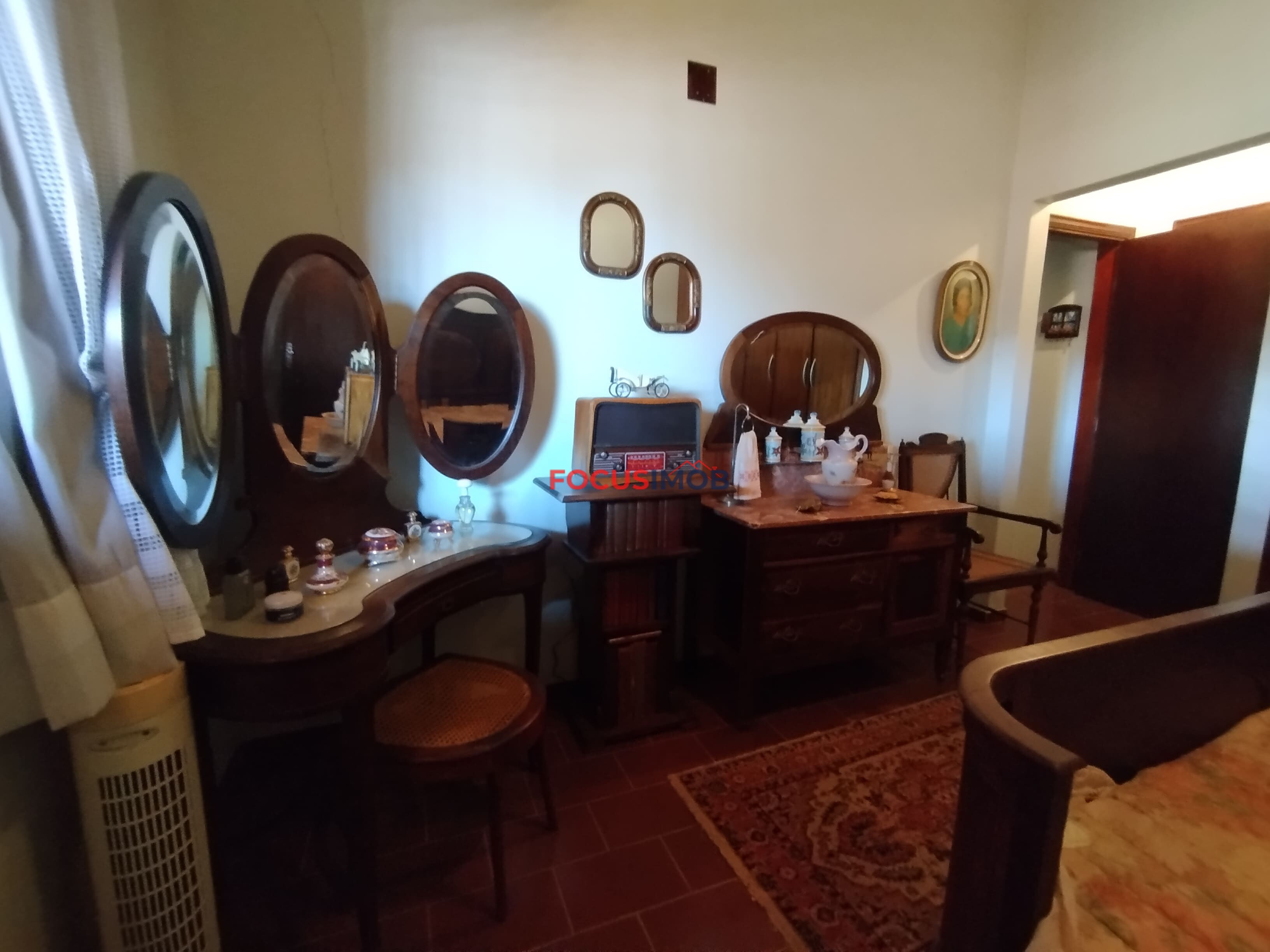 Sítio com casa colonial em excelente localização