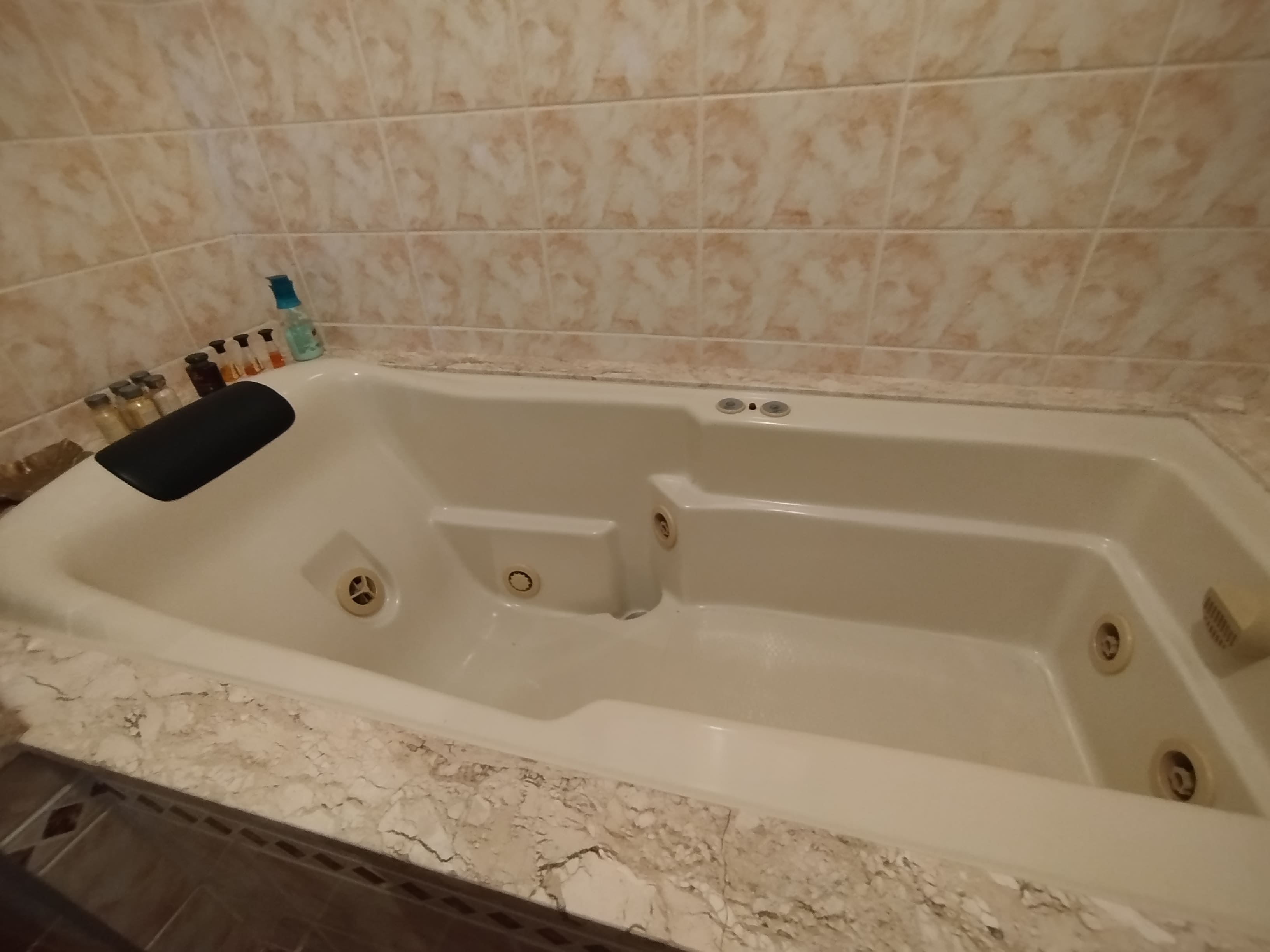 Sítio com casa colonial em excelente localização