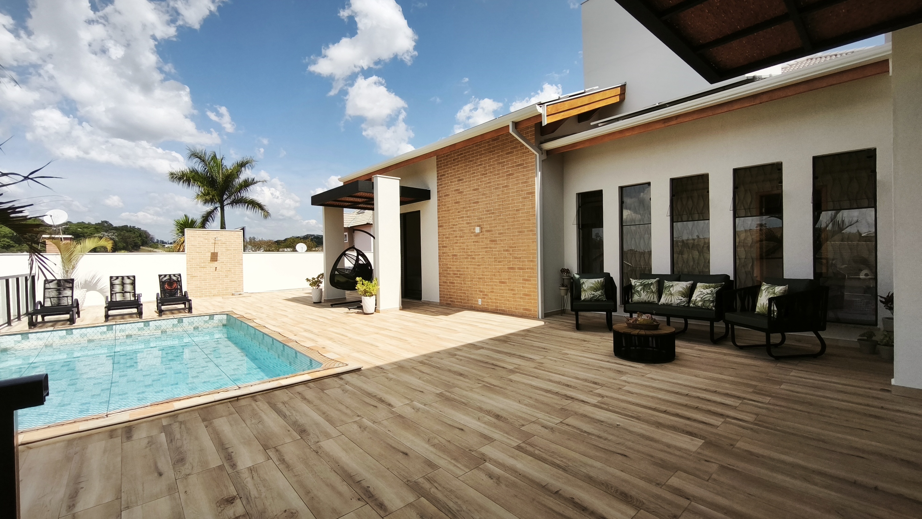 OPORTUNIDADE ÚNICA - Excelente Casa no Circuito das Águas Paulista - Águas de Lindóia - Condomínio Fechado