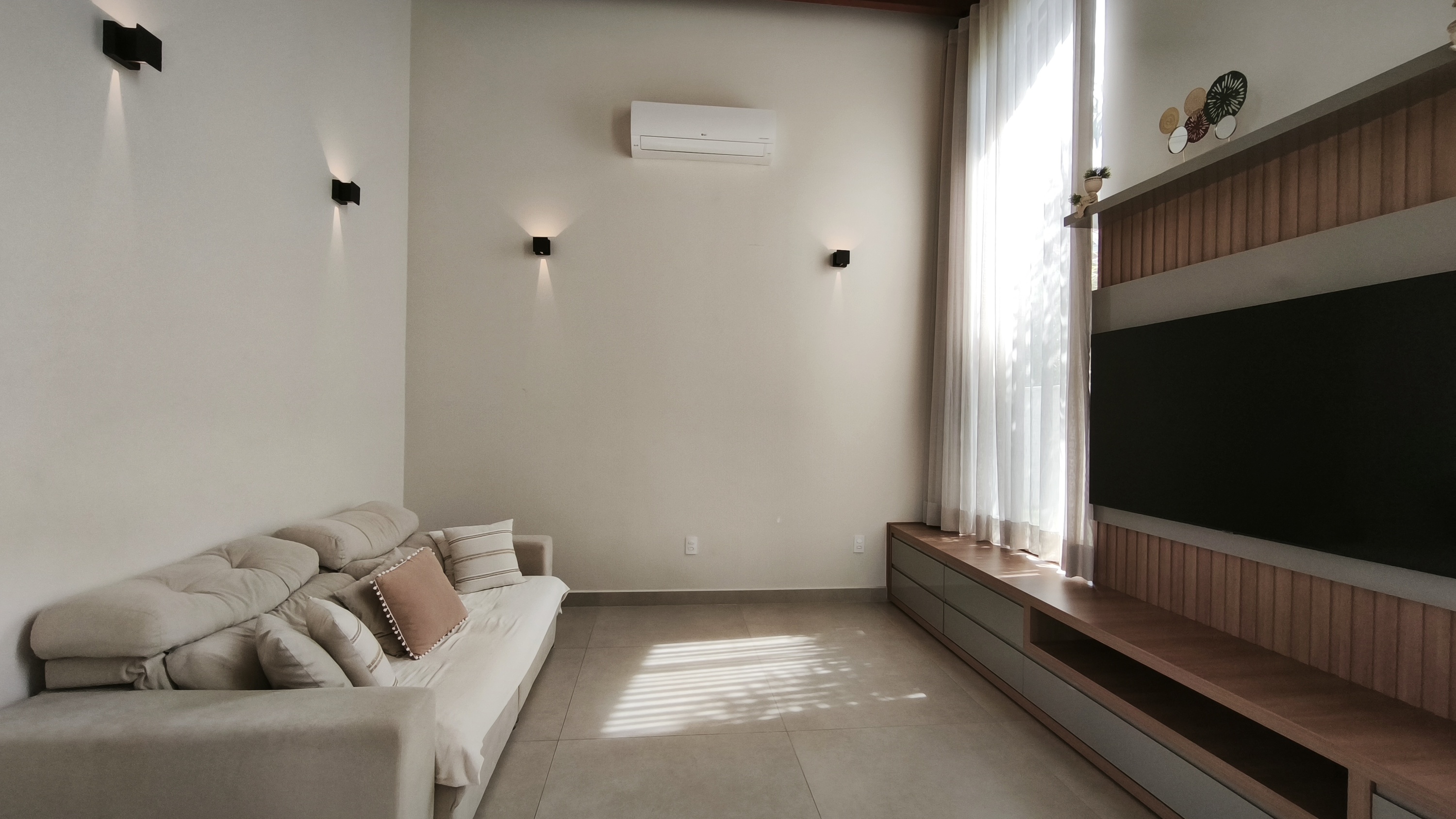 OPORTUNIDADE ÚNICA - Excelente Casa no Circuito das Águas Paulista - Águas de Lindóia - Condomínio Fechado