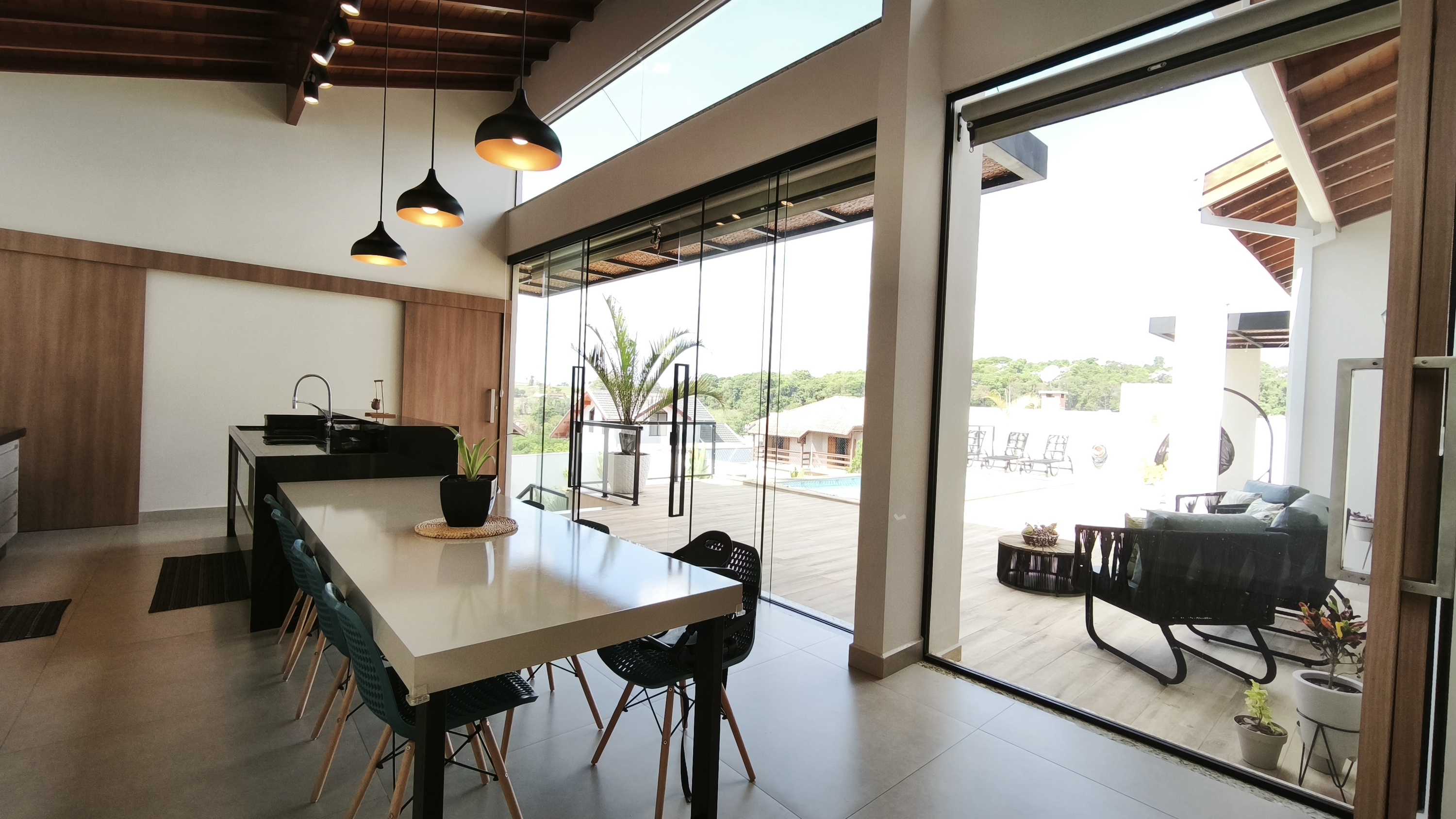 OPORTUNIDADE ÚNICA - Excelente Casa no Circuito das Águas Paulista - Águas de Lindóia - Condomínio Fechado