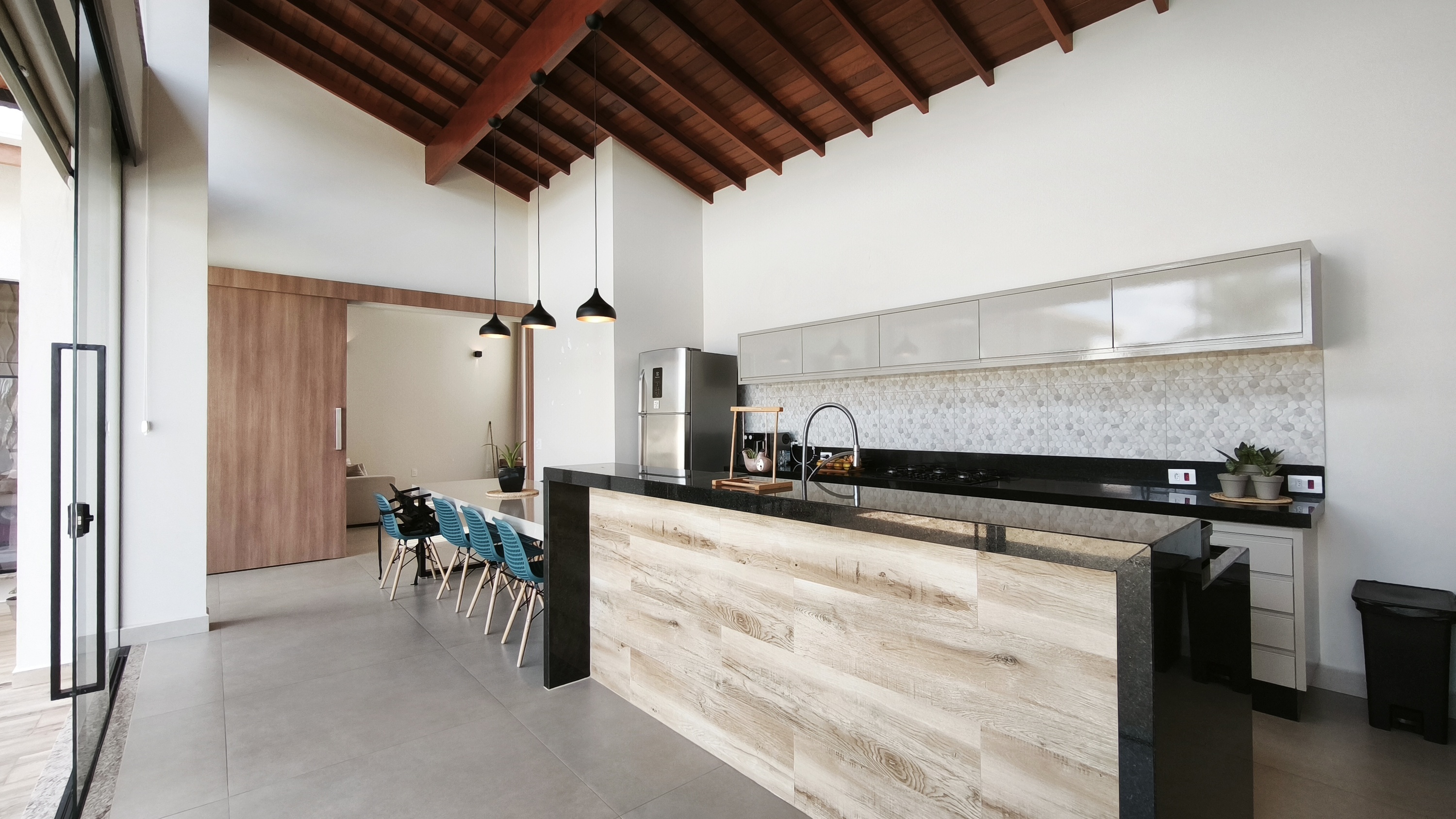 OPORTUNIDADE ÚNICA - Excelente Casa no Circuito das Águas Paulista - Águas de Lindóia - Condomínio Fechado