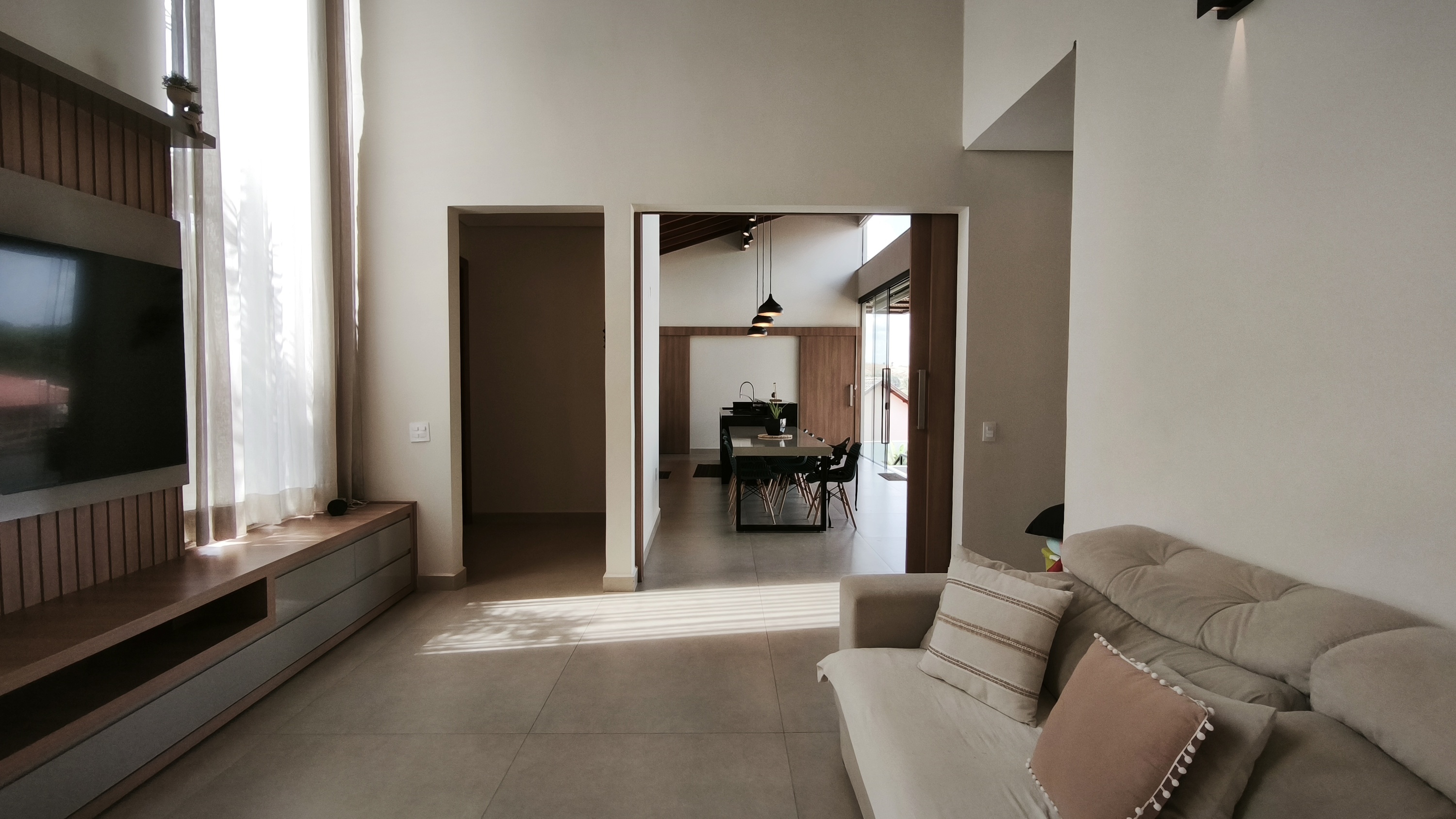 OPORTUNIDADE ÚNICA - Excelente Casa no Circuito das Águas Paulista - Águas de Lindóia - Condomínio Fechado