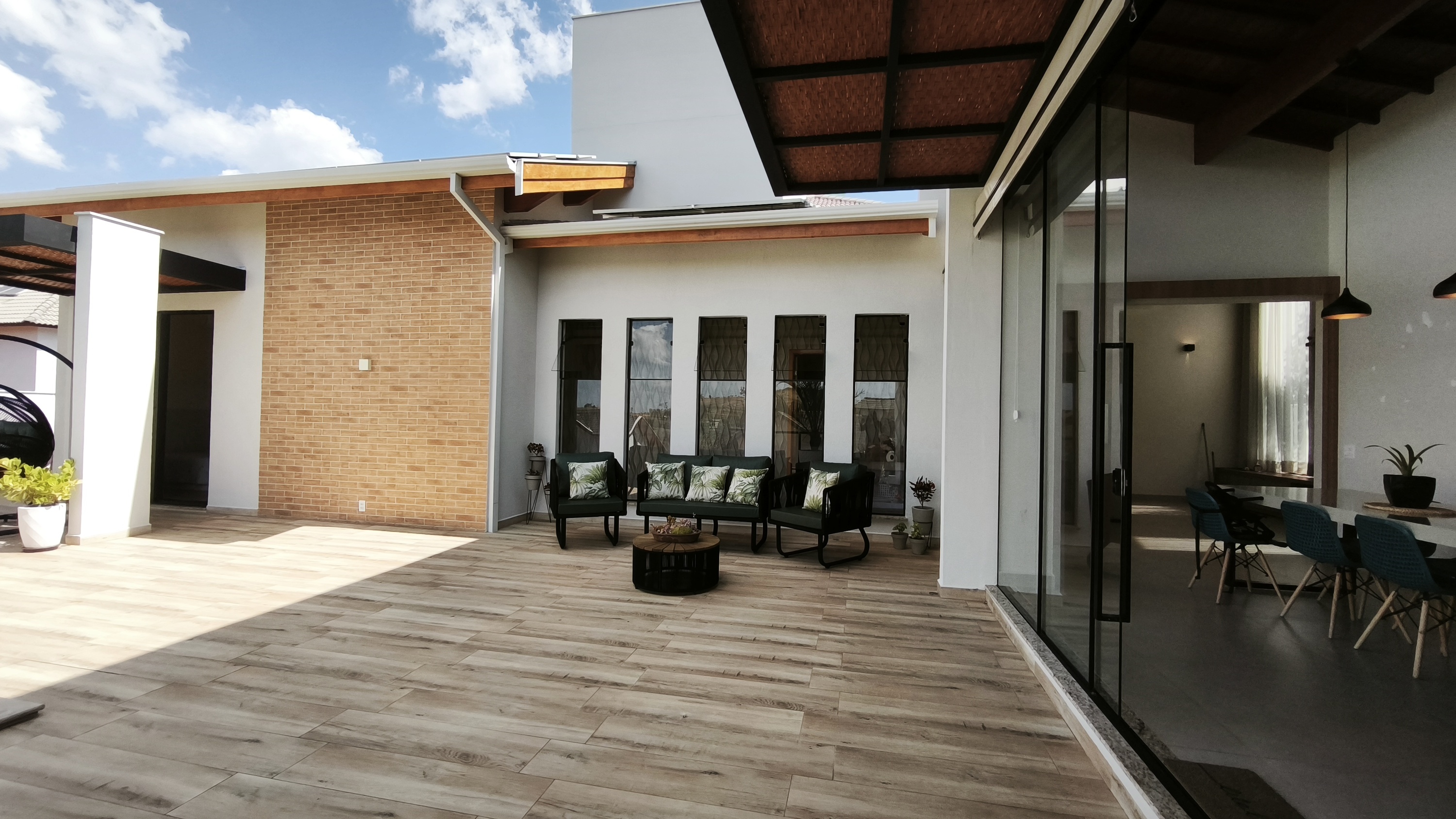 OPORTUNIDADE ÚNICA - Excelente Casa no Circuito das Águas Paulista - Águas de Lindóia - Condomínio Fechado