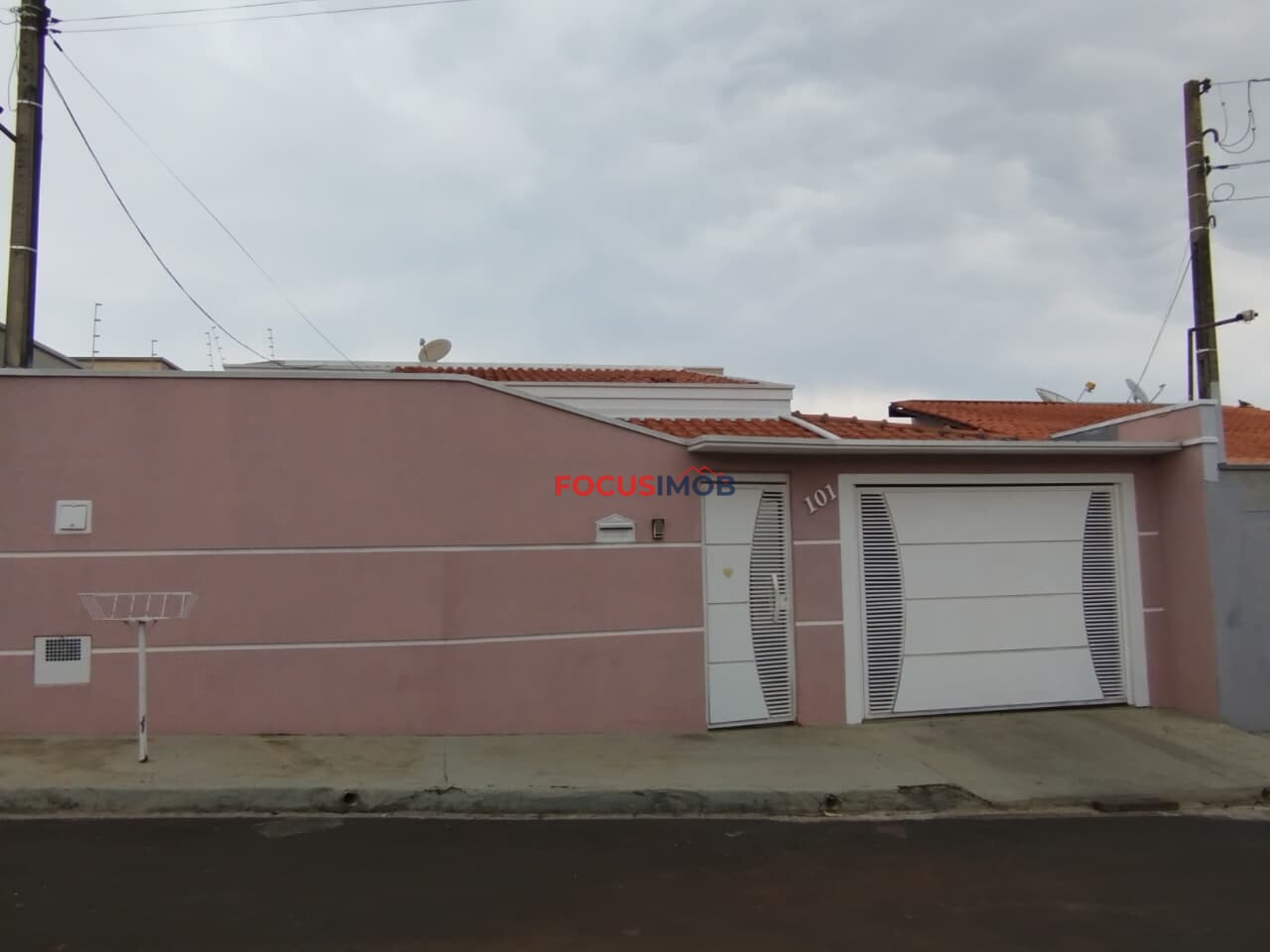 Casa com 3 Quartos sendo 1 suíte à Venda 80 m², por R$ 400.000