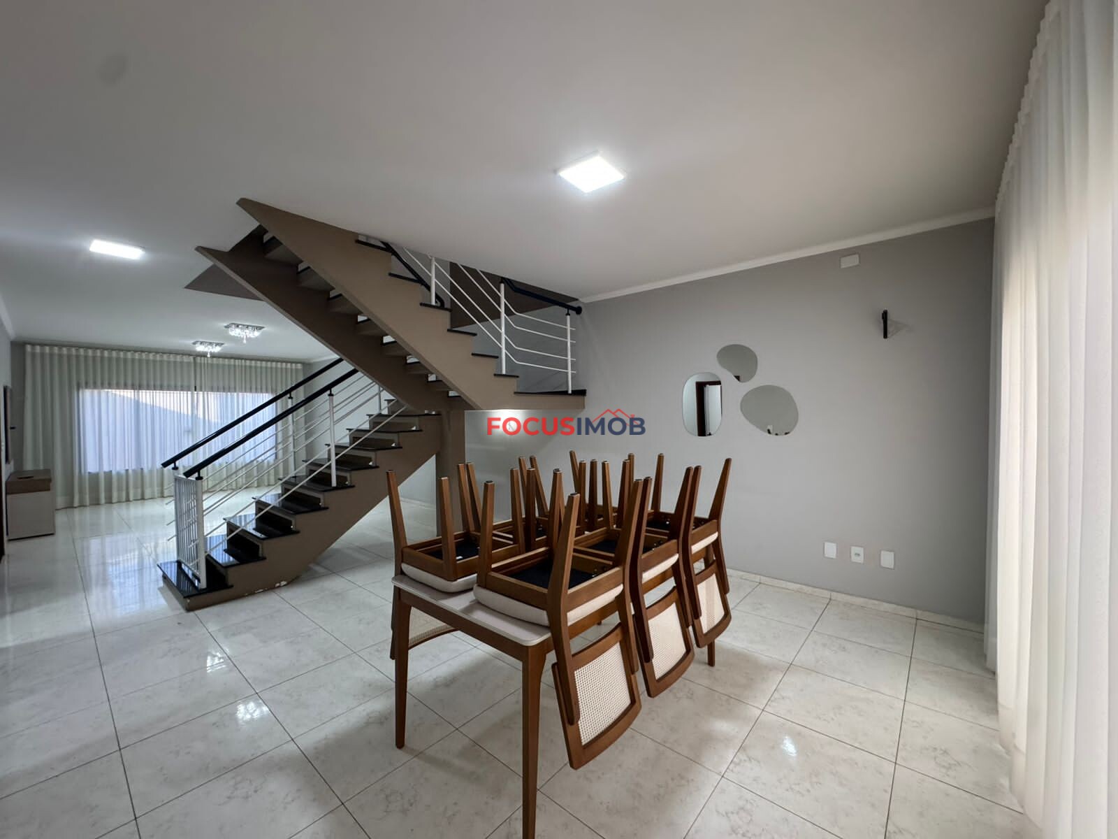 Maravilhoso sobrado à venda no Jardim Santo Antônio, em Mogi Guaçu