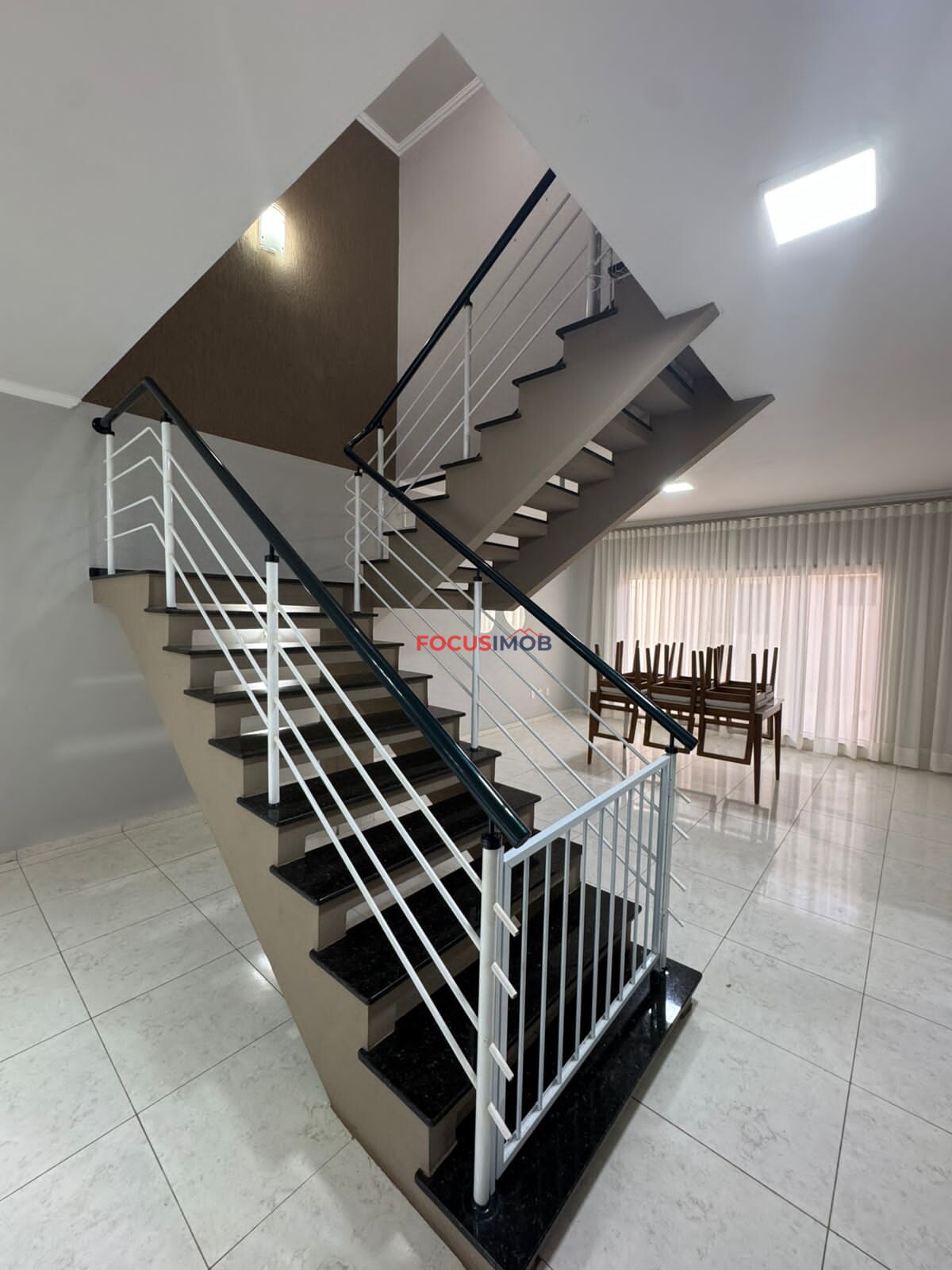 Maravilhoso sobrado à venda no Jardim Santo Antônio, em Mogi Guaçu