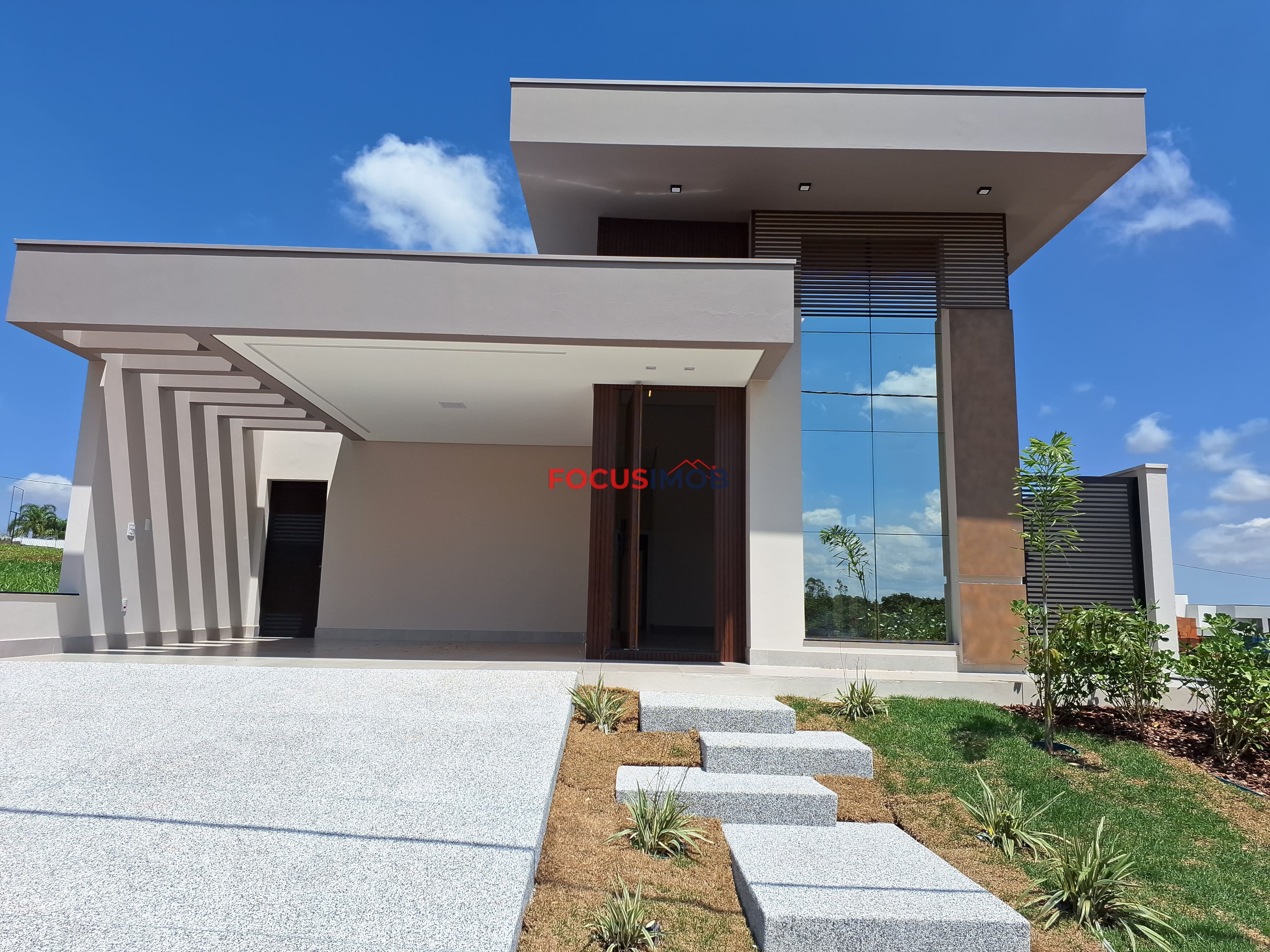 CASA TÉRREA DE ALTO PADRÃO À VENDA EM JAGUARIÚNA/SP