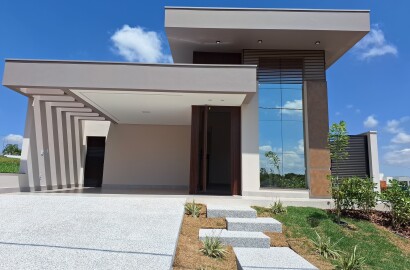 CASA TÉRREA DE ALTO PADRÃO À VENDA EM JAGUARIÚNA/SP