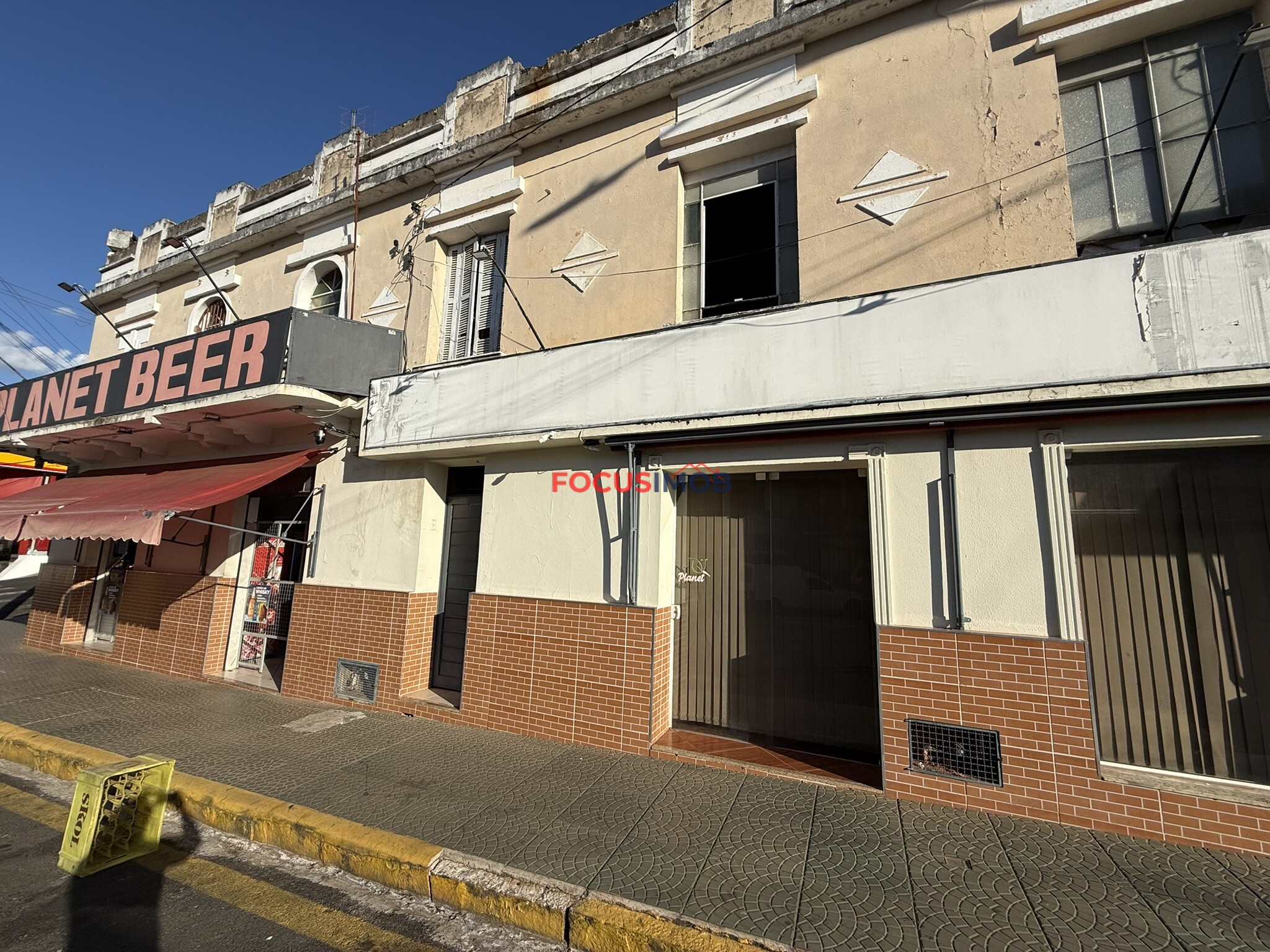 Prédio Comercial com Casa Assobradada à Venda – Itapira/SP