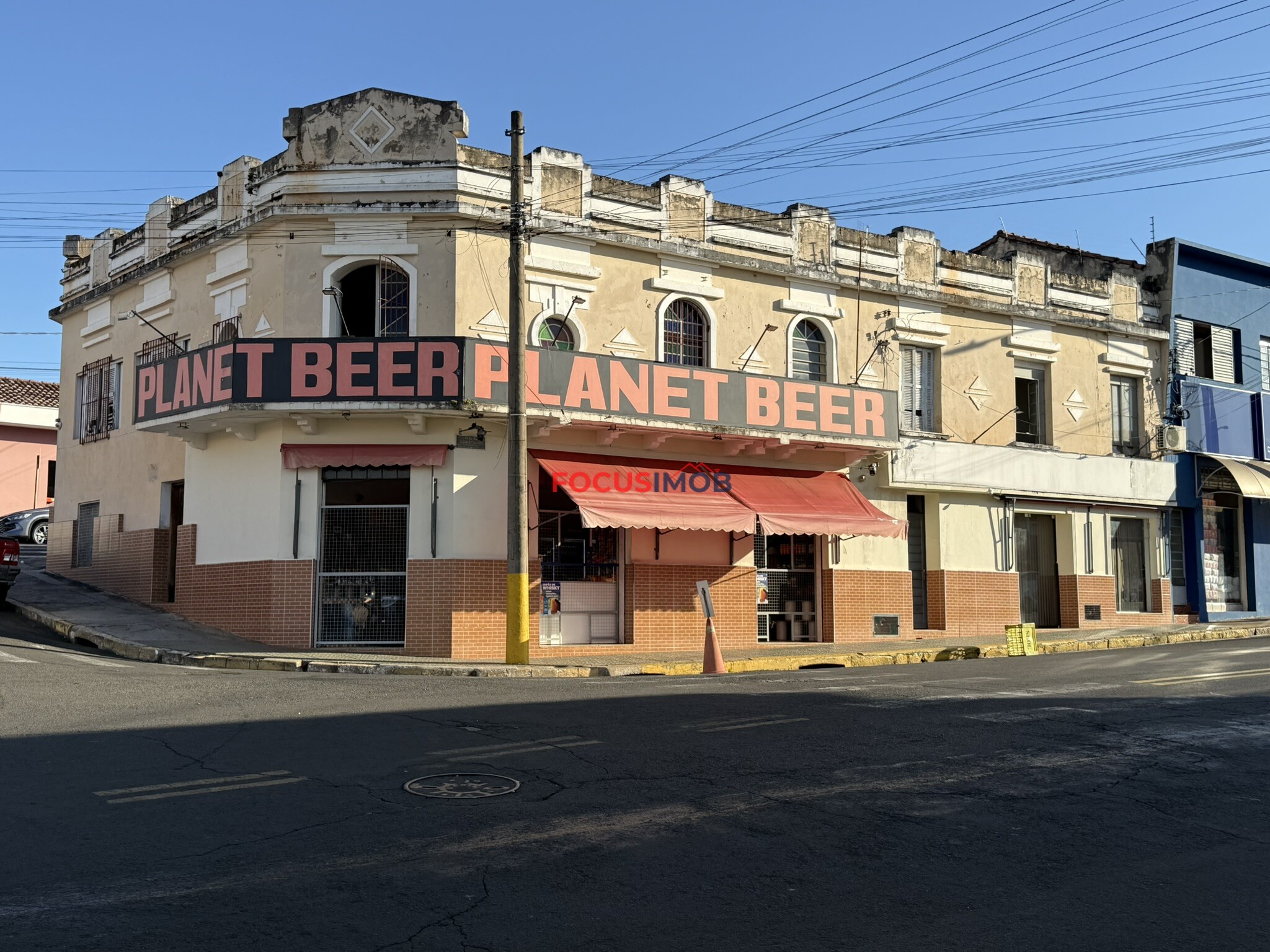 Prédio Comercial com Casa Assobradada à Venda – Itapira/SP