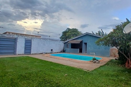 "Charmosa Casa de Campo em Chácara Santa Felicidade"