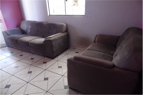 IMÓVEL DE ESQUINA COM TRÊS DORMITÓRIOS E PONTO COMERCIAL