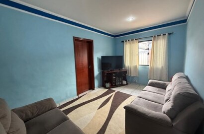 Casa com Três Dormitórios mais edícula