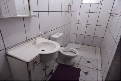 IMÓVEL DE ESQUINA COM TRÊS DORMITÓRIOS E PONTO COMERCIAL