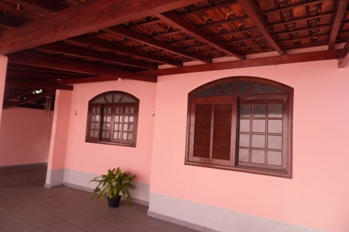 Casa três quartos e três banheiros no Zaniboni II