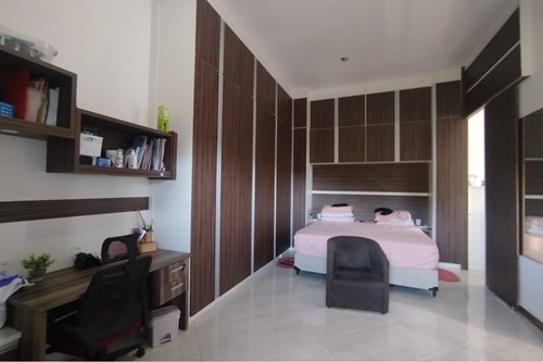 Sobrado com vista panorâmica e 4 dormitórios sendo duas suítes  no Jardim Itacolomy