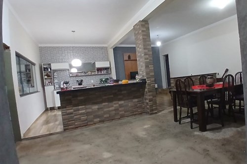 "Charmosa Casa de Campo em Chácara Santa Felicidade"