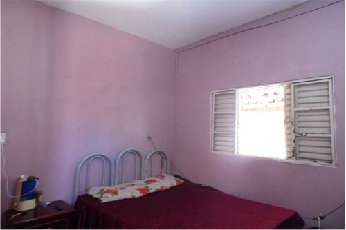 IMÓVEL DE ESQUINA COM TRÊS DORMITÓRIOS E PONTO COMERCIAL