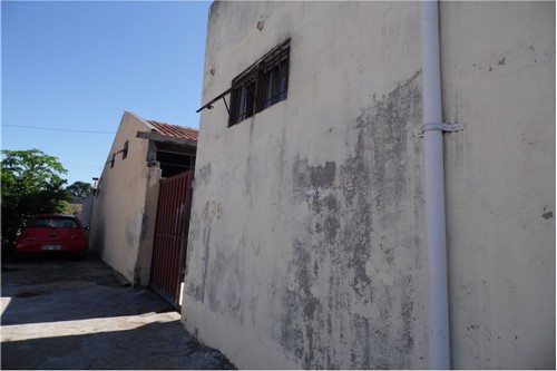 IMÓVEL DE ESQUINA COM TRÊS DORMITÓRIOS E PONTO COMERCIAL