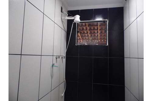 Casa com quadro dormitórios e ponto comercial