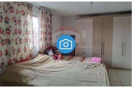 Sobrado quatro quartos, mais três casinhas para investimento