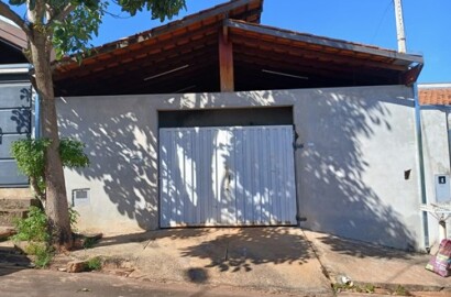 Casa de Vila Reformada no Parque Ypê Amarelo