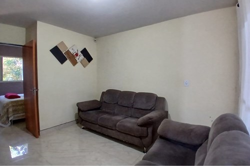 Casa de Vila Reformada no Parque Ypê Amarelo