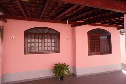 Casa três quartos e três banheiros no Zaniboni II