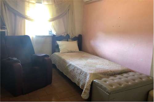 Sobrado quatro quartos, mais três casinhas para investimento